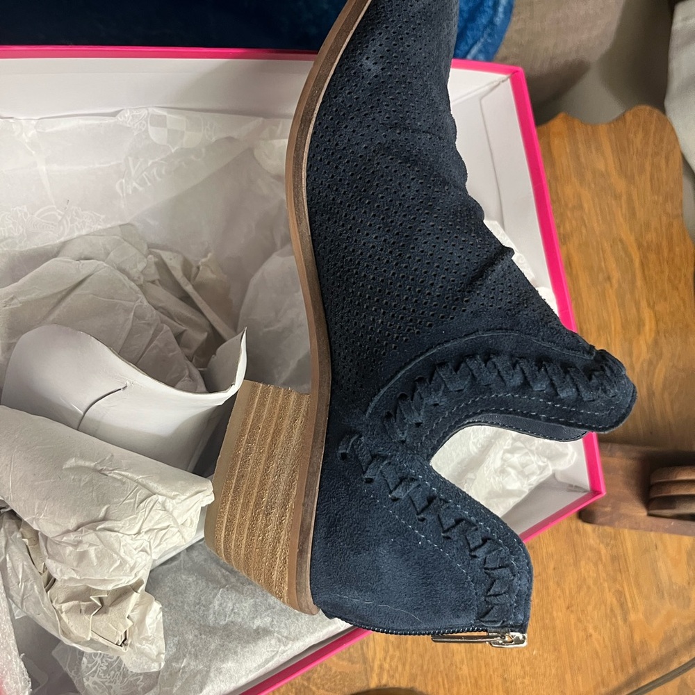 Vince Camuto Luxurious Dark Navy Suede Footwear - Picture 6 of 6